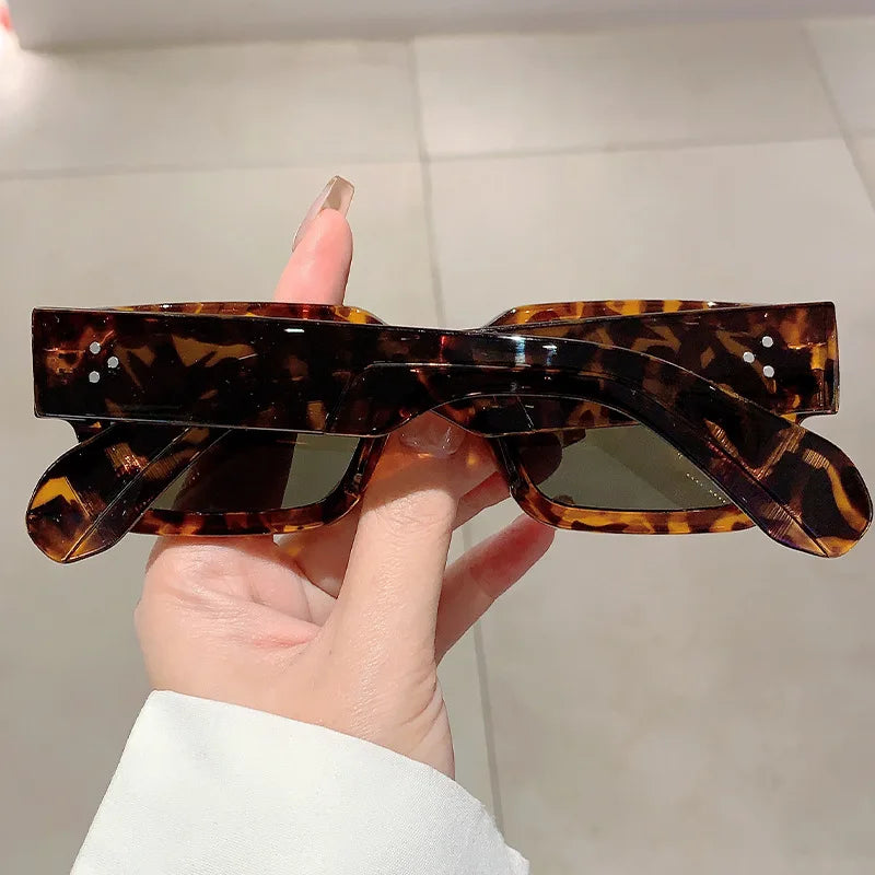 Vintage Fashion Square Sunglasses Luxury Brand Designer Sun Glasses Punk Popular Classic Rivet Shades